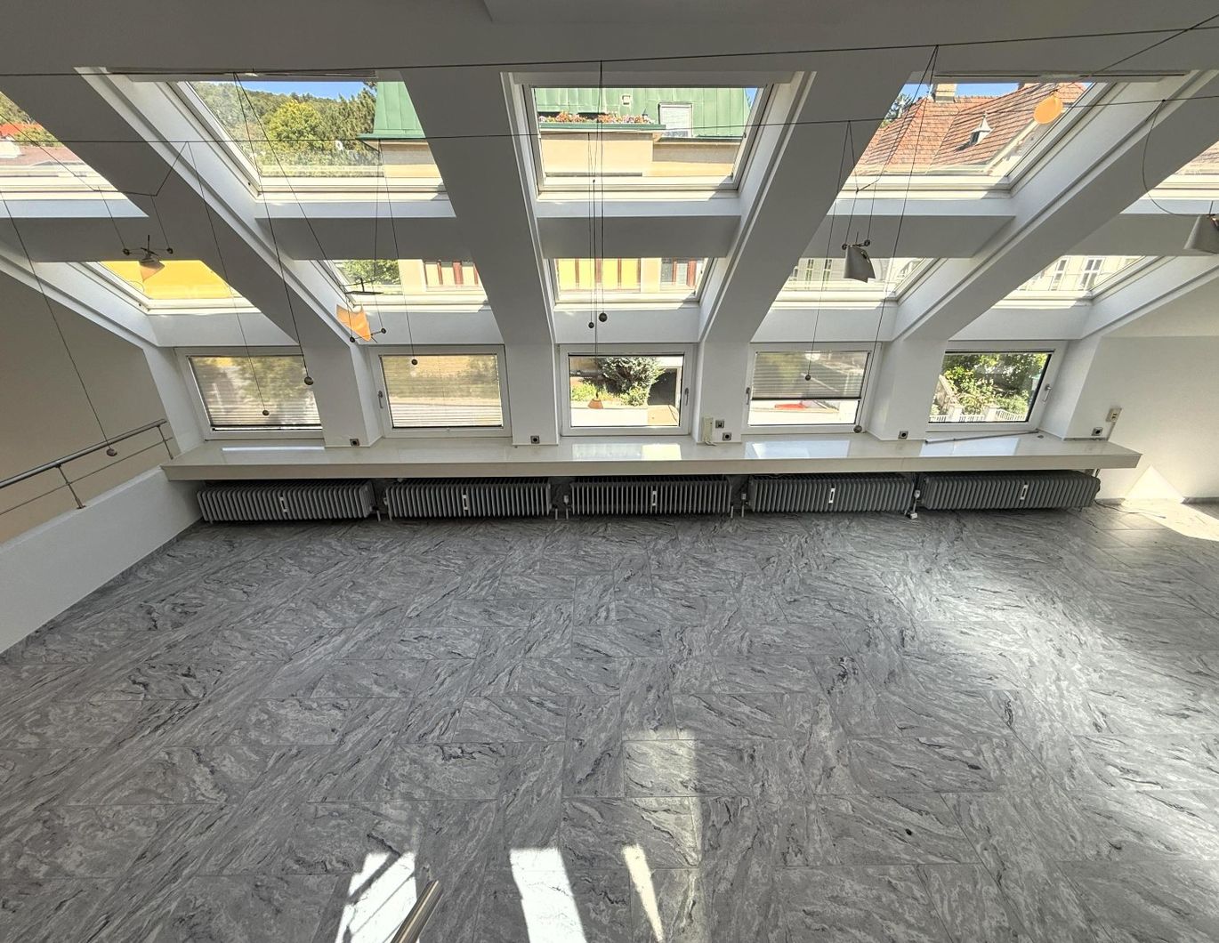 Ansprechendes Atelier, Loft, Dachterrasse inkl. PP im Neunzehnten // Attractive Studio, loft, roof terrace incl. parking in the nineteenth //