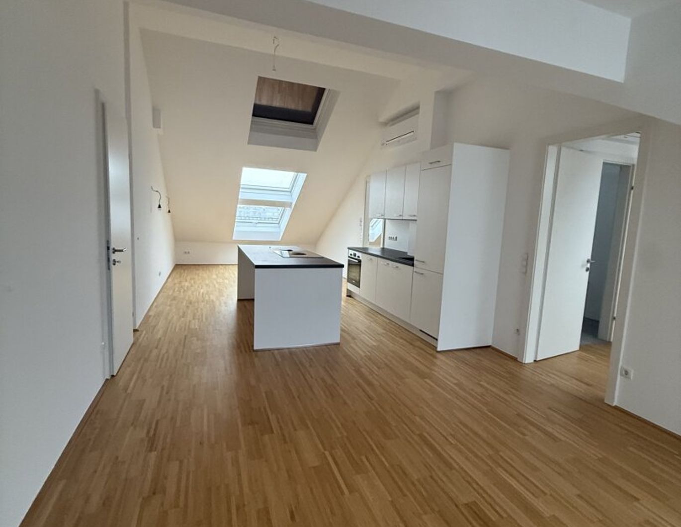 Moderne DG-Wohnung in 1040 Wien: 96,74 m², Parkett, Wohnküche und TG für 1.696,42 €!
