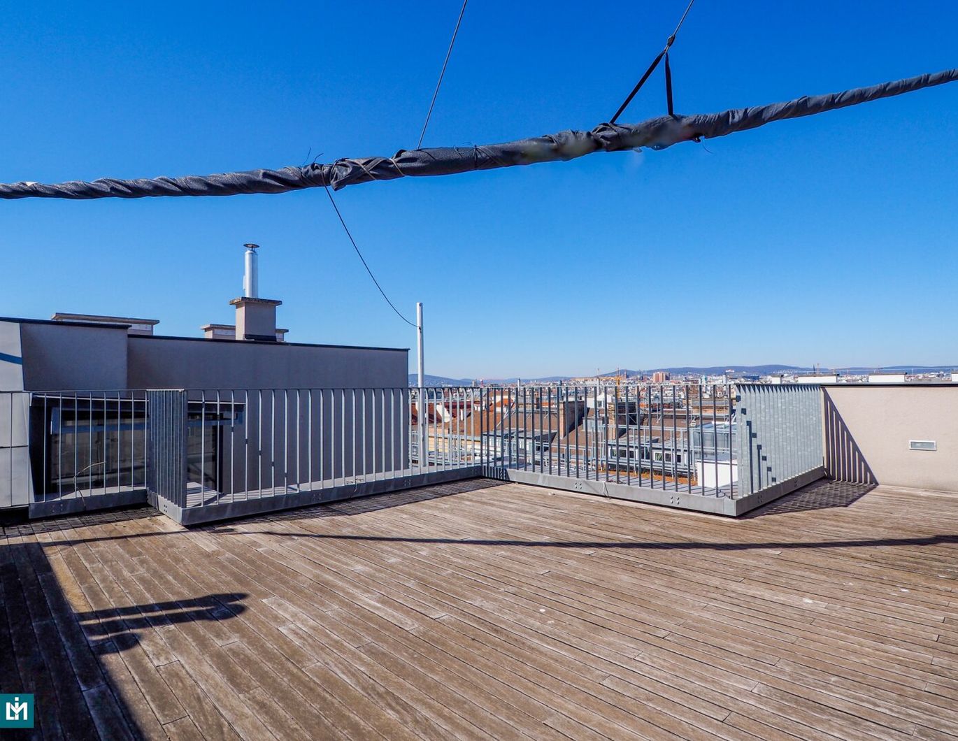 Urbaner Wohntraum mit Weitblick - Stilvolle 3-Zimmer-DG-Wohnung mit großer Dachterrasse