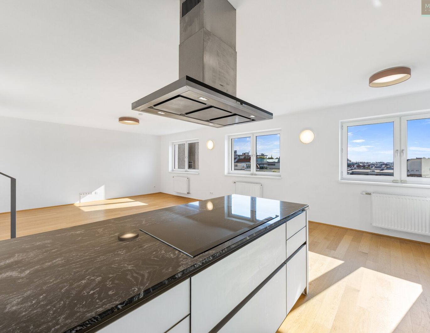 Helle 4-Zimmer-Dachgeschosswohnung mit traumhaftem Fernblick im 7. Bezirk