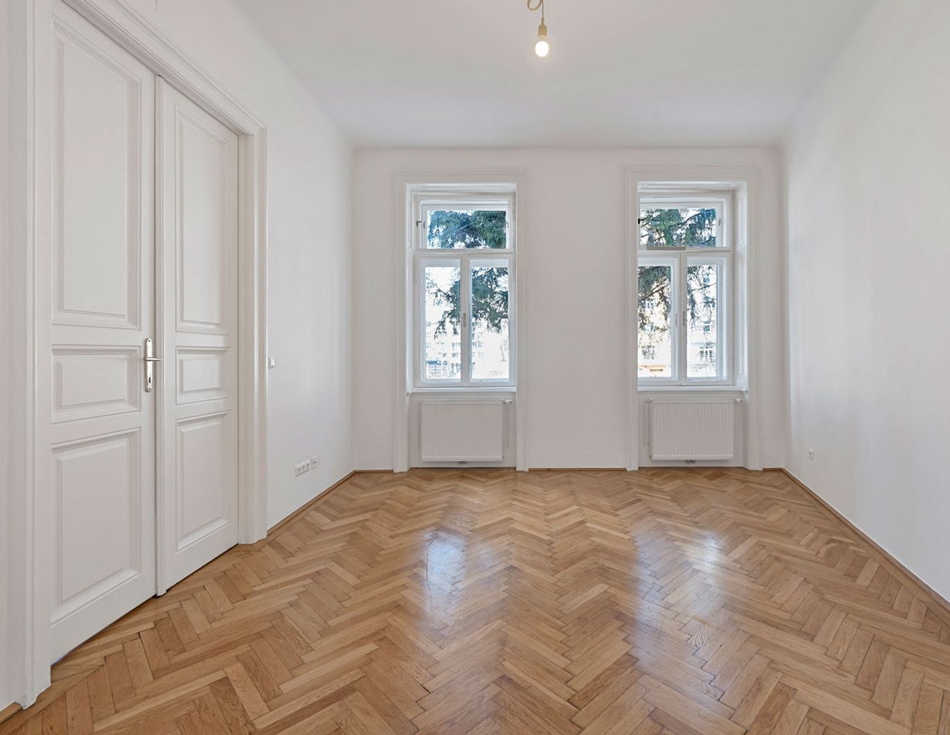 Großzügige 3- Zimmer Altbauwohnung