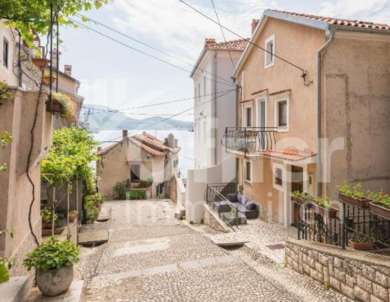 Bakar, zwei Wohnungen in einem Haus, 50 m vom Meer entfernt