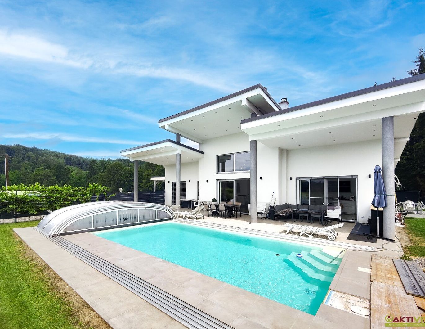 Modernes Designerhaus nahe Graz mit Pool, Photovoltaik und 6m Raumhöhe. Hochwertigste Ausstattung.