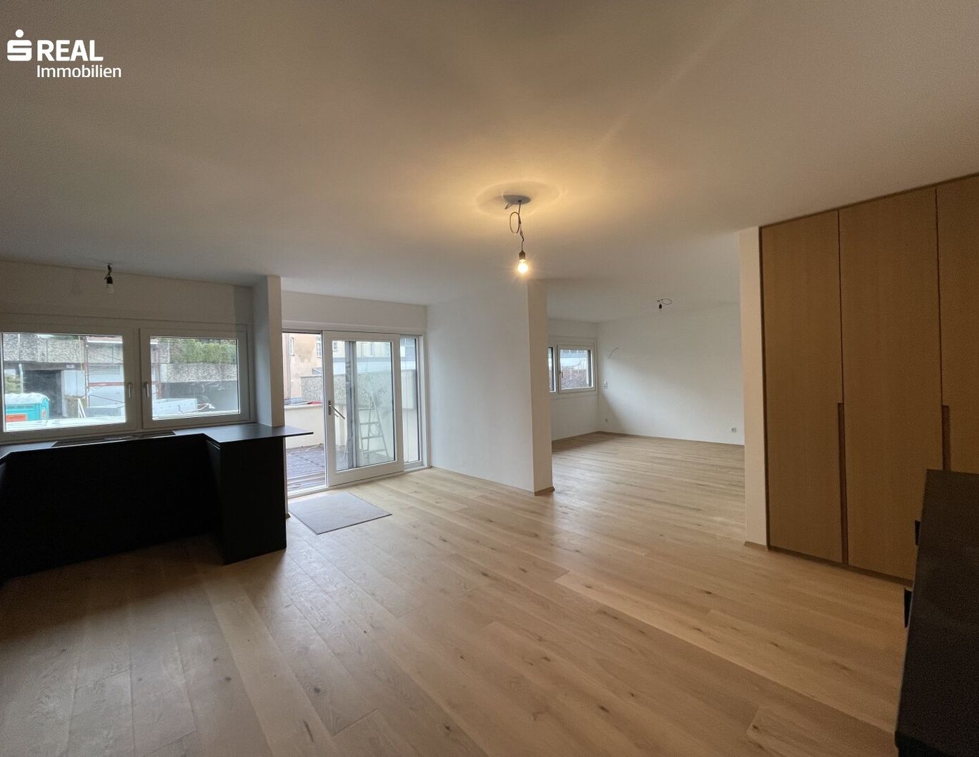 Erstbezug nach Sanierung - 5-Zimmer-Wohnung mit Terrasse und privatem Zugang