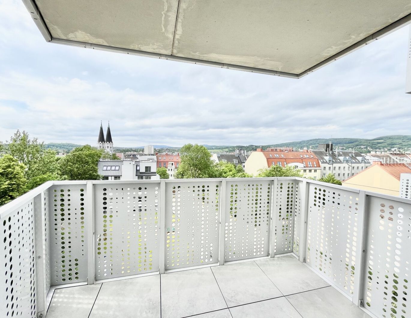 GRÜNBLICK - 3 ZI ERSTBEZUG MIT SÜDBALKON, Gemeinschaftsgarten + TIEFGARAGE IN 1140 WIEN