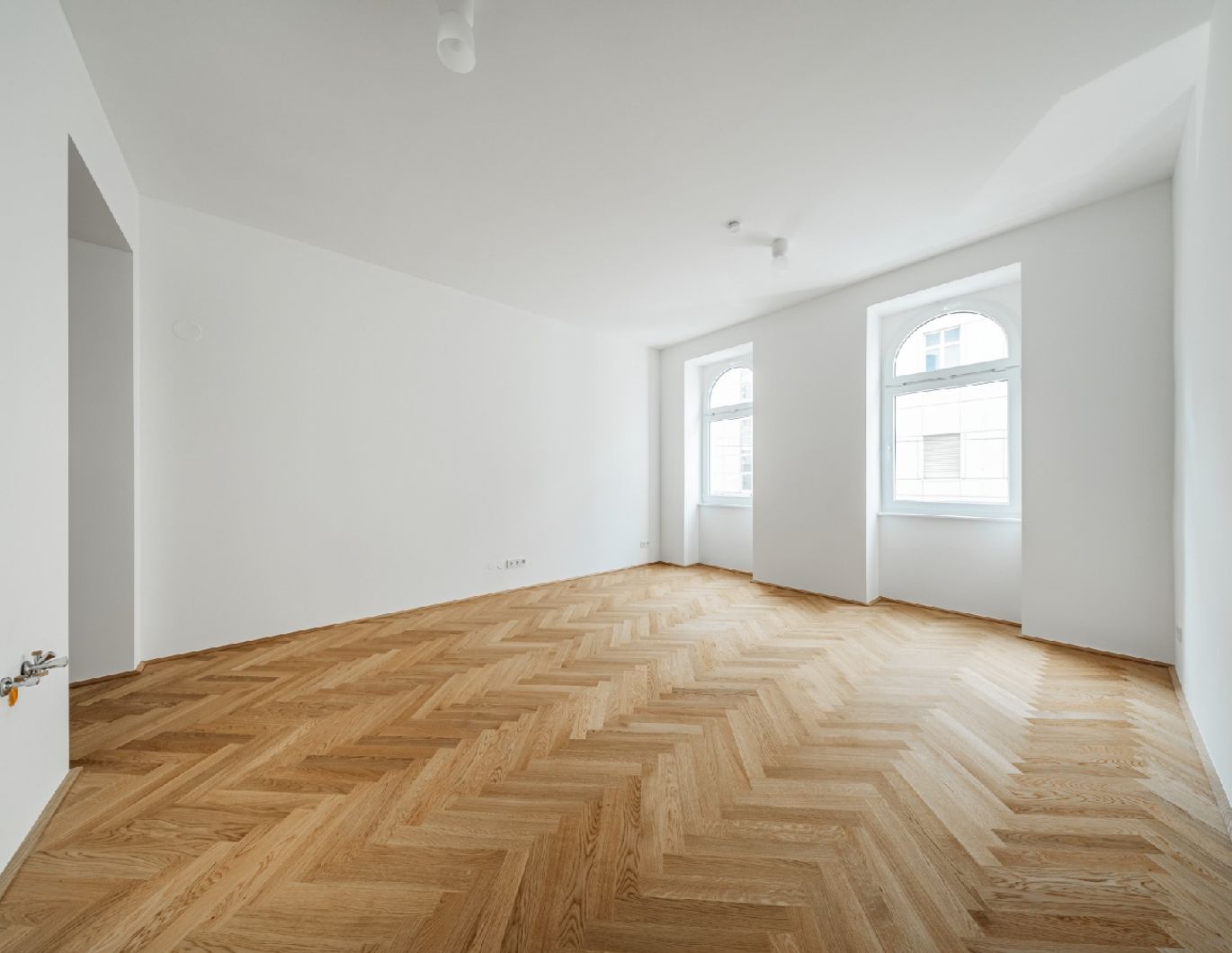 Altbaucharme neu interpretiert - 2 Zimmer im Erstbezug!