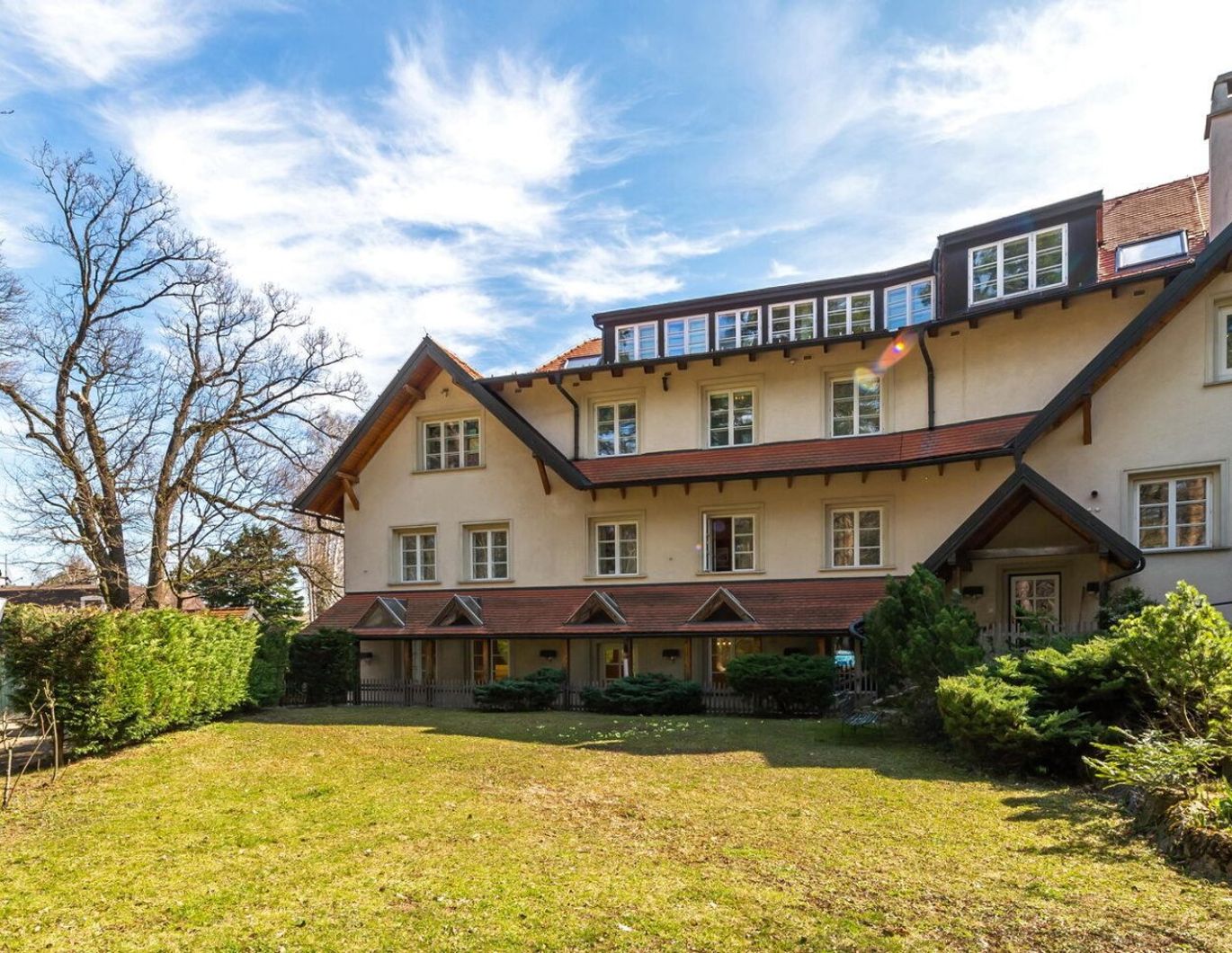 inmitten der Natur: großzügig geschnittene Wohnung für Pärchen und Jungfamilien, auch als Praxis oder Büro nützbar