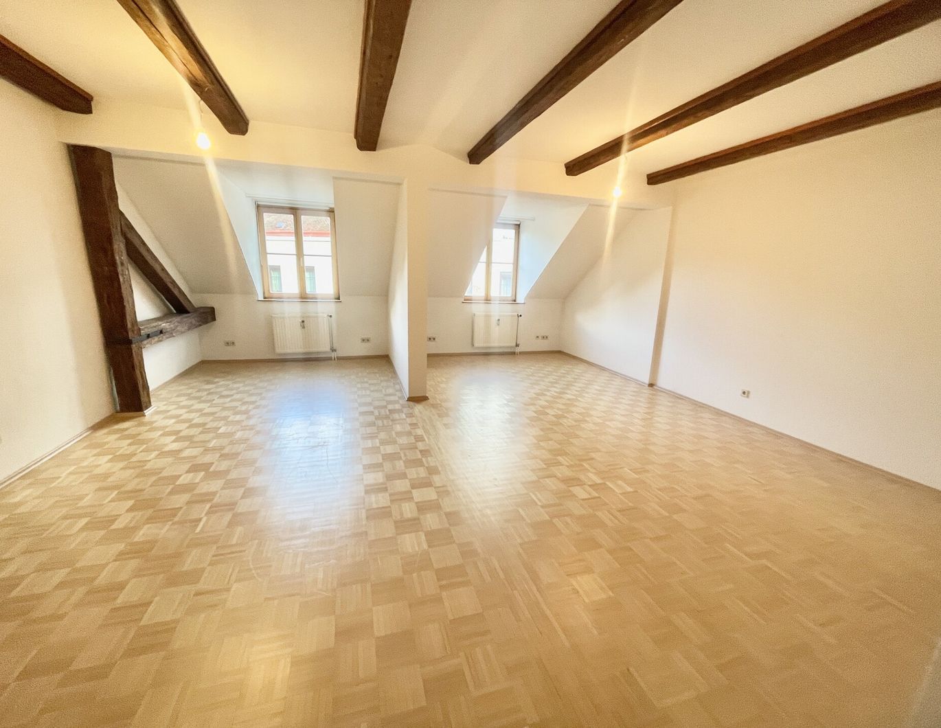 Dachgeschoss-Wohnung - Nähe der Kunst - Universität Graz in 8010 Graz, zu mieten!
