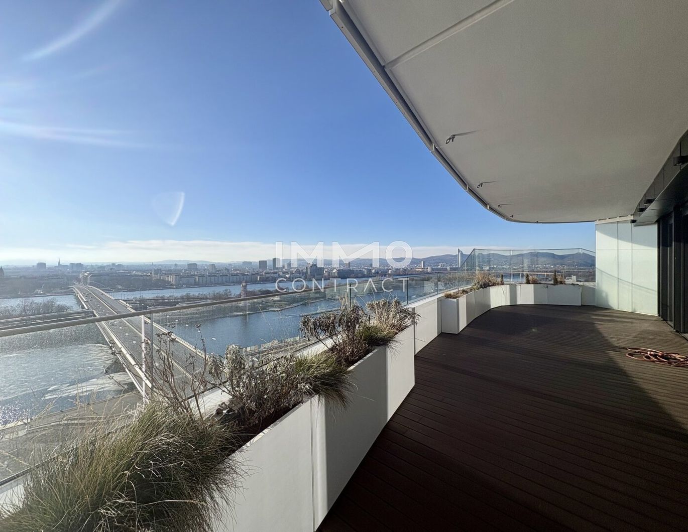 Ganz viel Balkon & ganz Wien im Blick (Gym, Pool, Sauna, Doorman uvm): Neubau-Erstbezug DANUBEFLATS