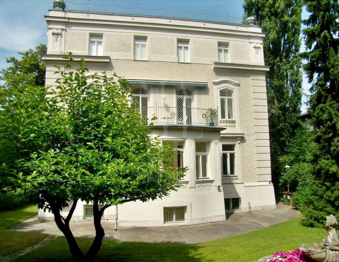 Sehr schöne Wohnung in Cottage-Villa (mit Gartennutzung)