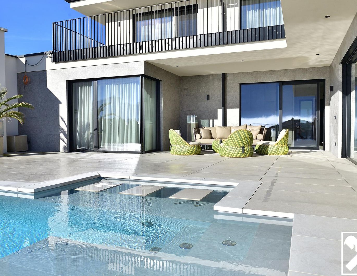 Zeitlose Eleganz mit modernem Wohnkomfort in Panoramalage