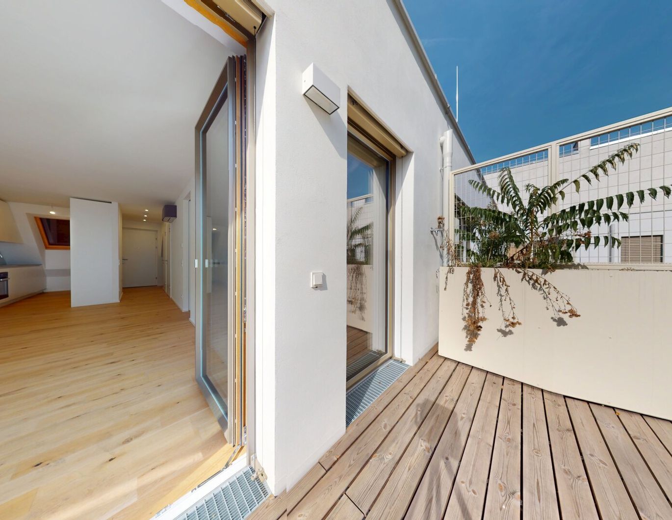 ERSTBEZUG | Lichtdurchflutete 2-Zimmer Wohnung mit großzügigem Balkon und Klimaanlage