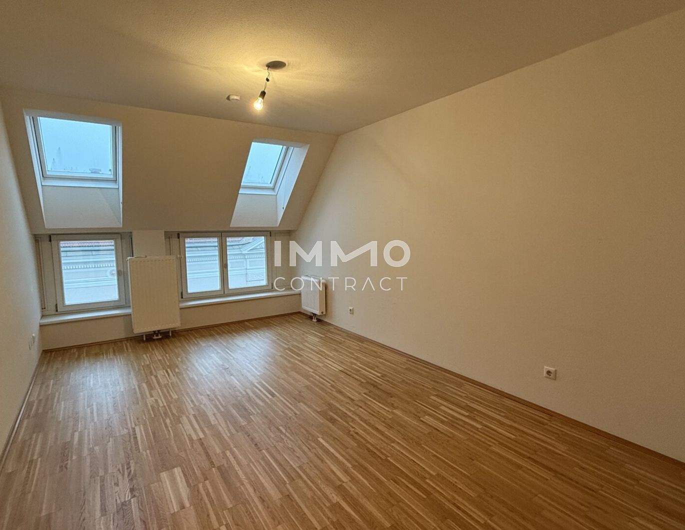 Dachgeschoss-Maisonette mit toller Terrasse! Anfragen bitte nur per Mail!