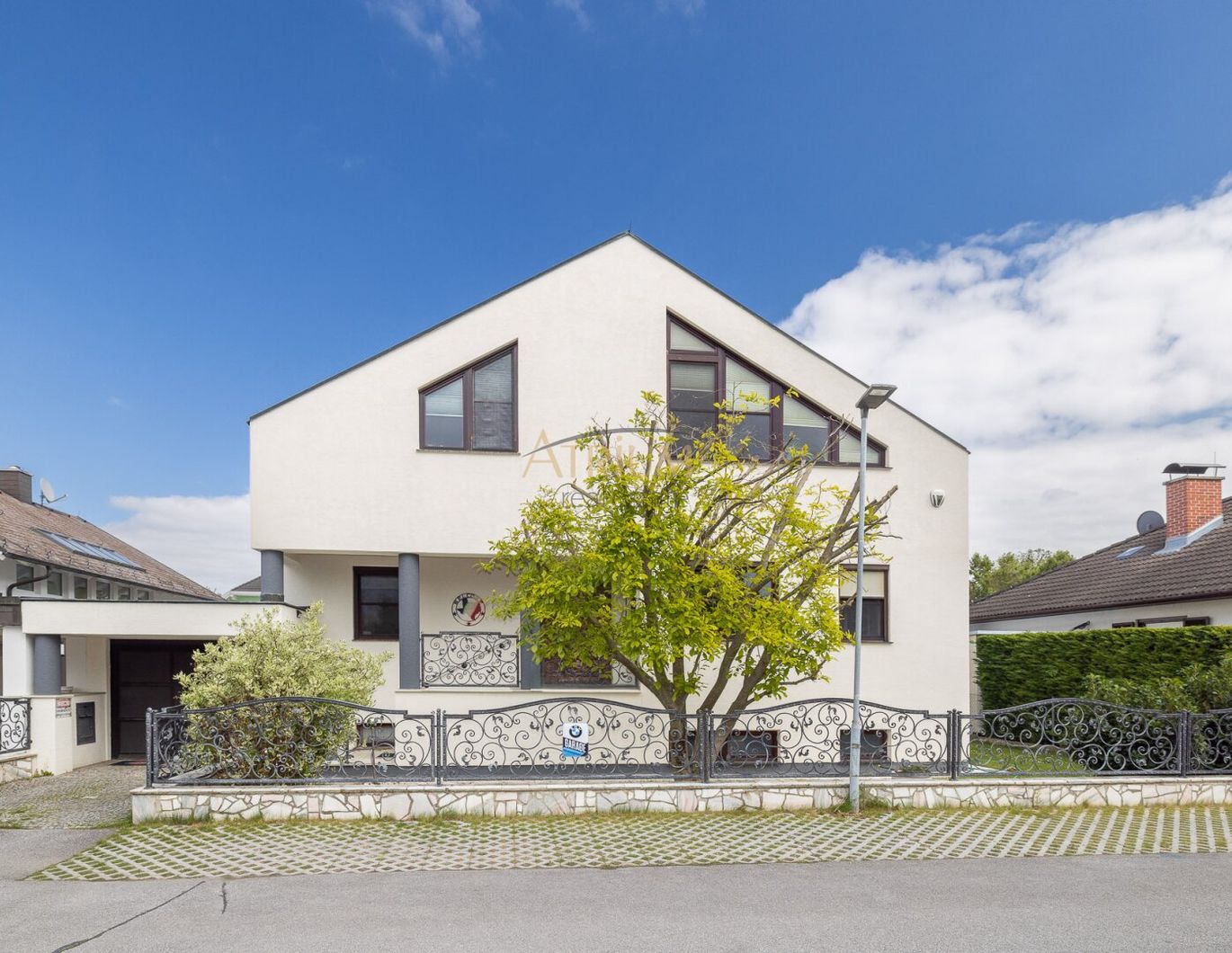 240m² großes, modern aufgeteiltes 8 Zimmer Einfamilienhaus mit Garten und Pool in Gerasdorf bei Wien
