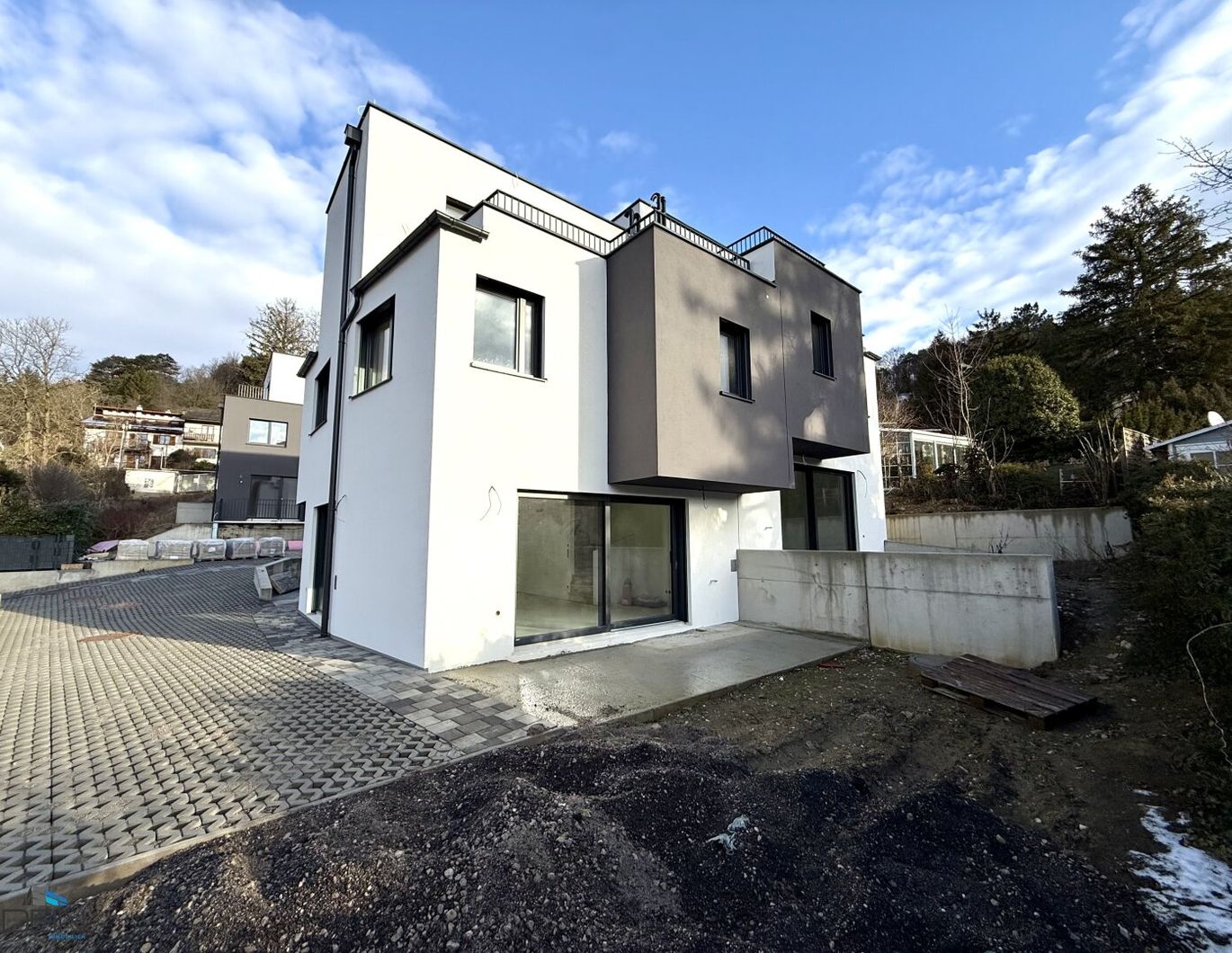 PREISREDUKTION! EXKLUSIVE 4-5 ZIMMER DOPPELHAUSHÄLFTEN MIT FREIFLÄCHEN IN GRÜNRUHELAGE!