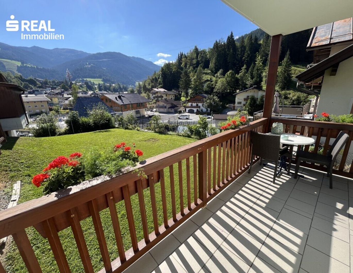 Ein Garten. Zwei Balkone. Dein Zuhause.