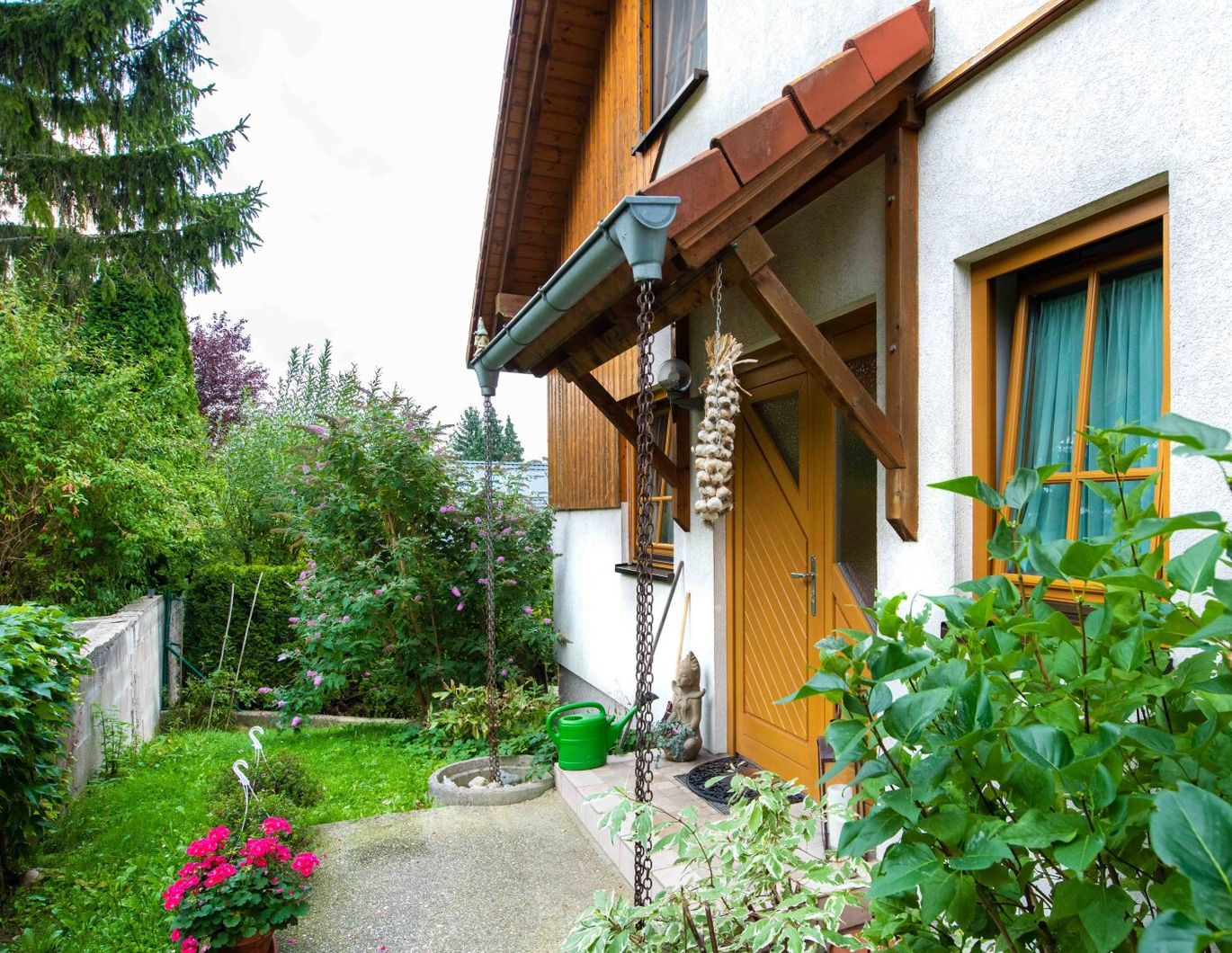 Niedrigenergiehaus mit Garten und Fernblick ins Grüne