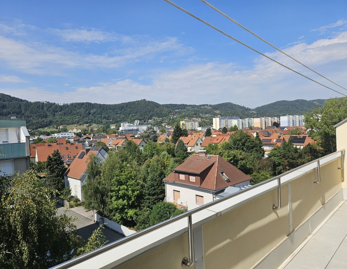 Gepflegte 90m² 4 Zimmer Maisonettenwohnung in Wetzelsdorf mit Garage + Freiparkplatz nur 285.000.-