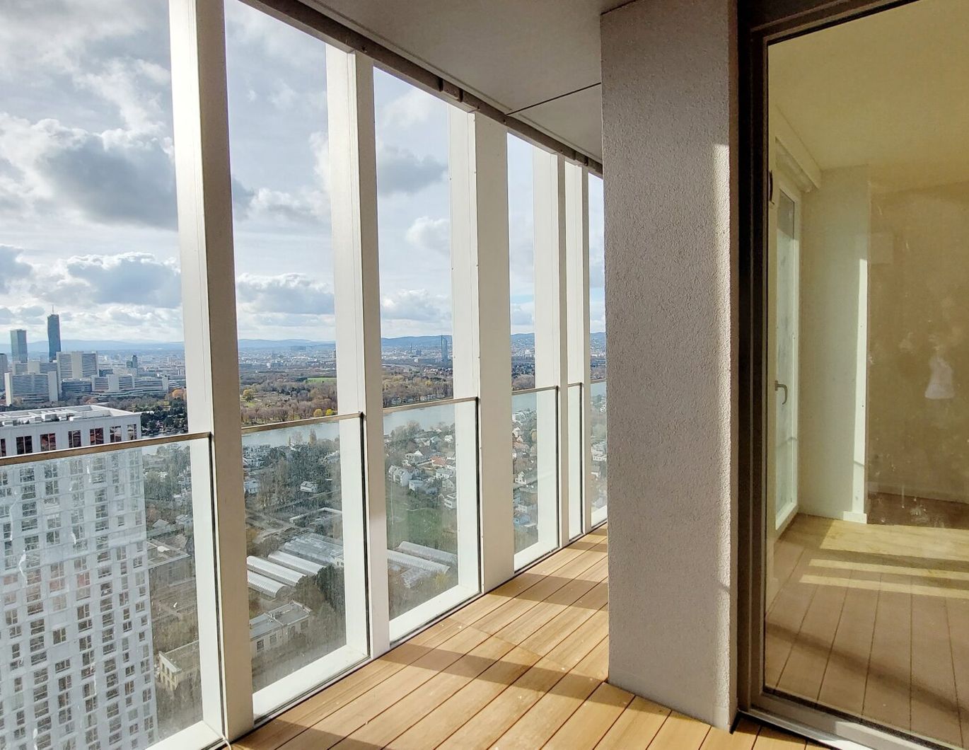 Urbanes Wohnen mit Rooftop Pool, Spa & Skylineblick - TOWER HOMES