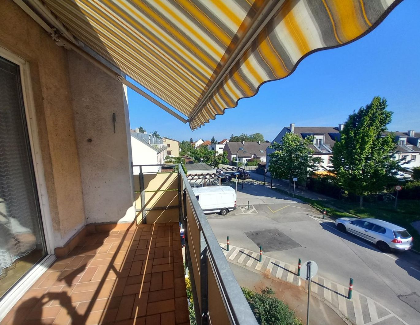 ZENTRALE 2-ZIMMERWOHNUNG IN OBERLAA