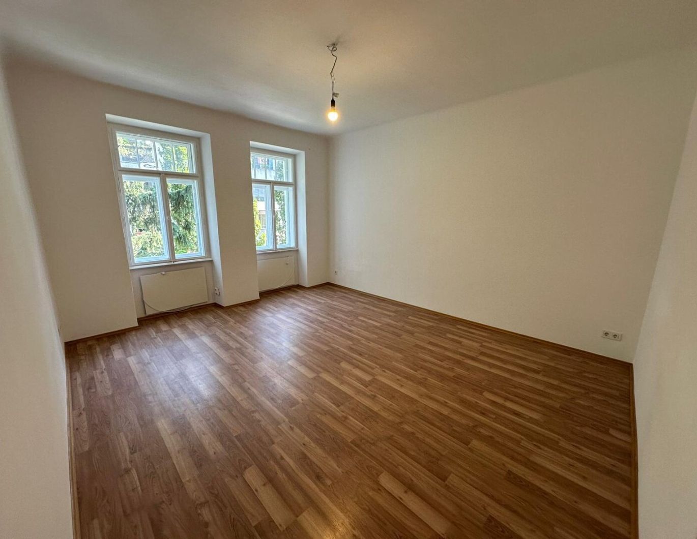 Altbaucharme trifft Stadtoase - Sanierte 2-Zimmer-Wohnung in Toplage des 3. Bezirks