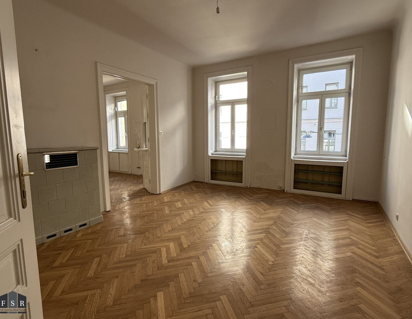 Große Etagenwohnung in 1050 Wien - 5 Zimmer, Balkon, sanierungsbedürftig, Top-Potential!