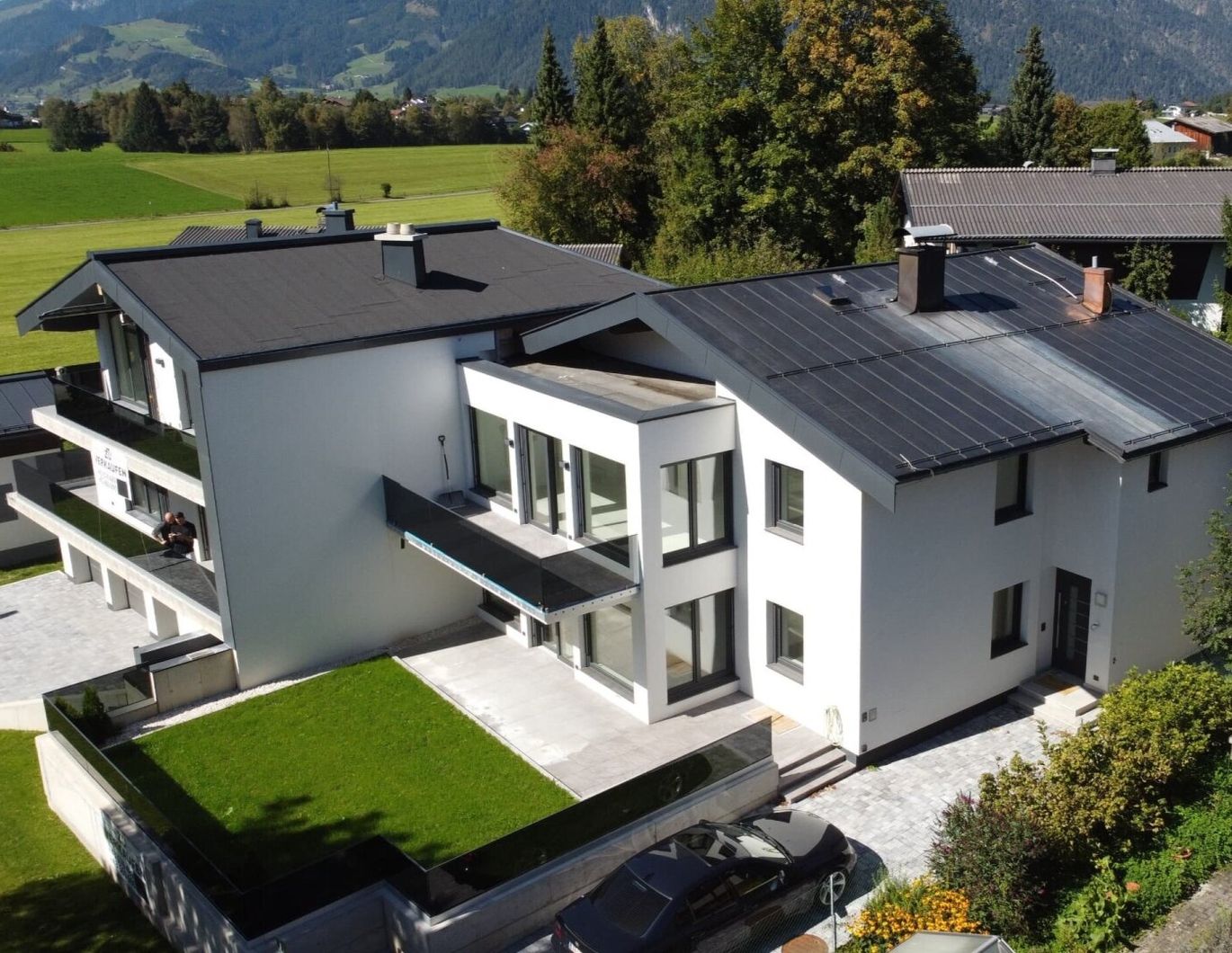 Moderne Dachgeschosswohnung im Dreiparteienhaus in zentrumsnaher Lage!