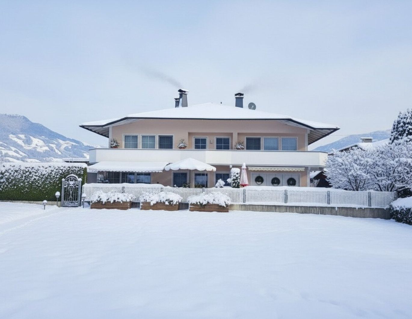 Landhausvilla mit zwei modernen Wohneinheiten mit Golfplatzblick !