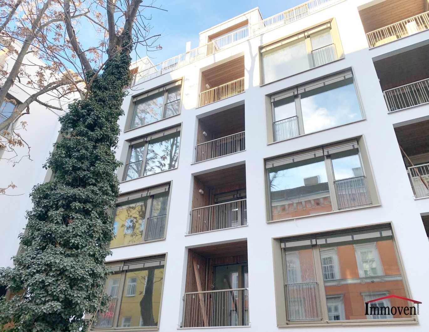 Zentrale Lage und Ruhelage: Hofseitige, moderne 2-Zimmerwohnung mit großer Loggia!