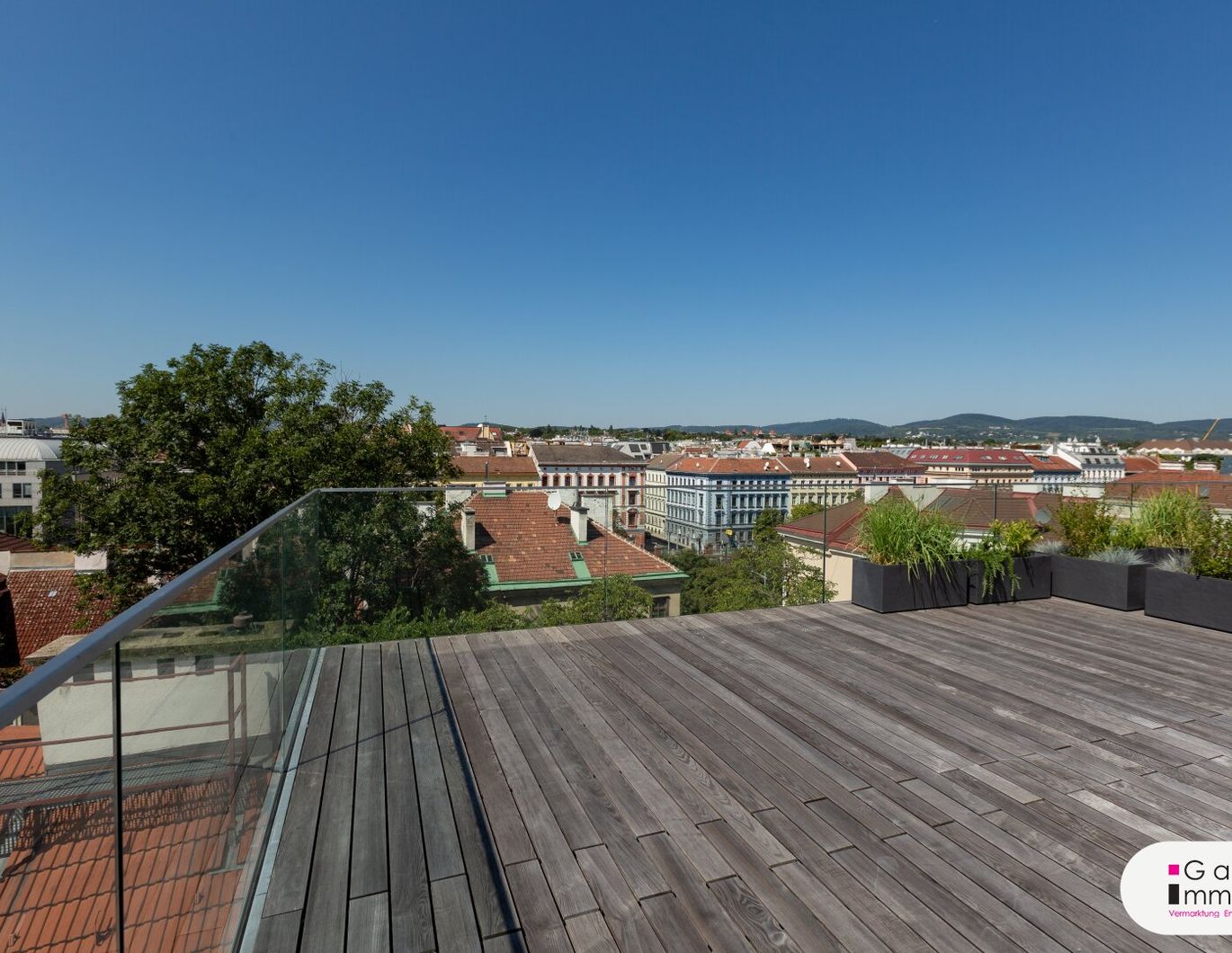 Erstbezugsmaisonette im Stilaltbau - Große Terrasse mit Weitblick - Garage im Haus