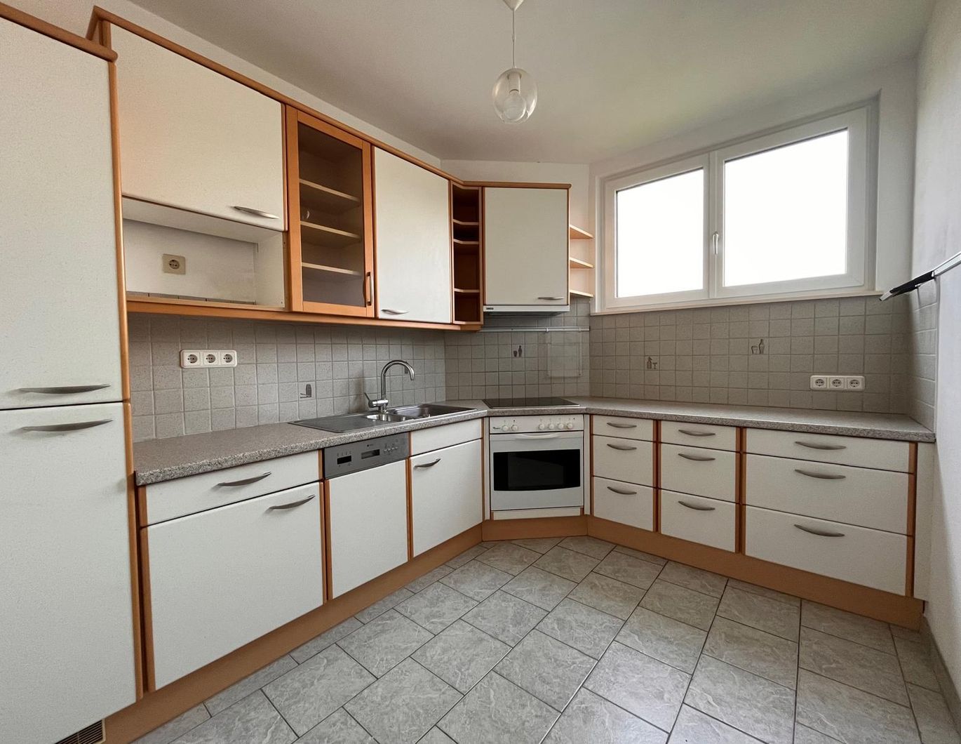 Gepflegte Maisonette-Wohnung mit verglaster Loggia