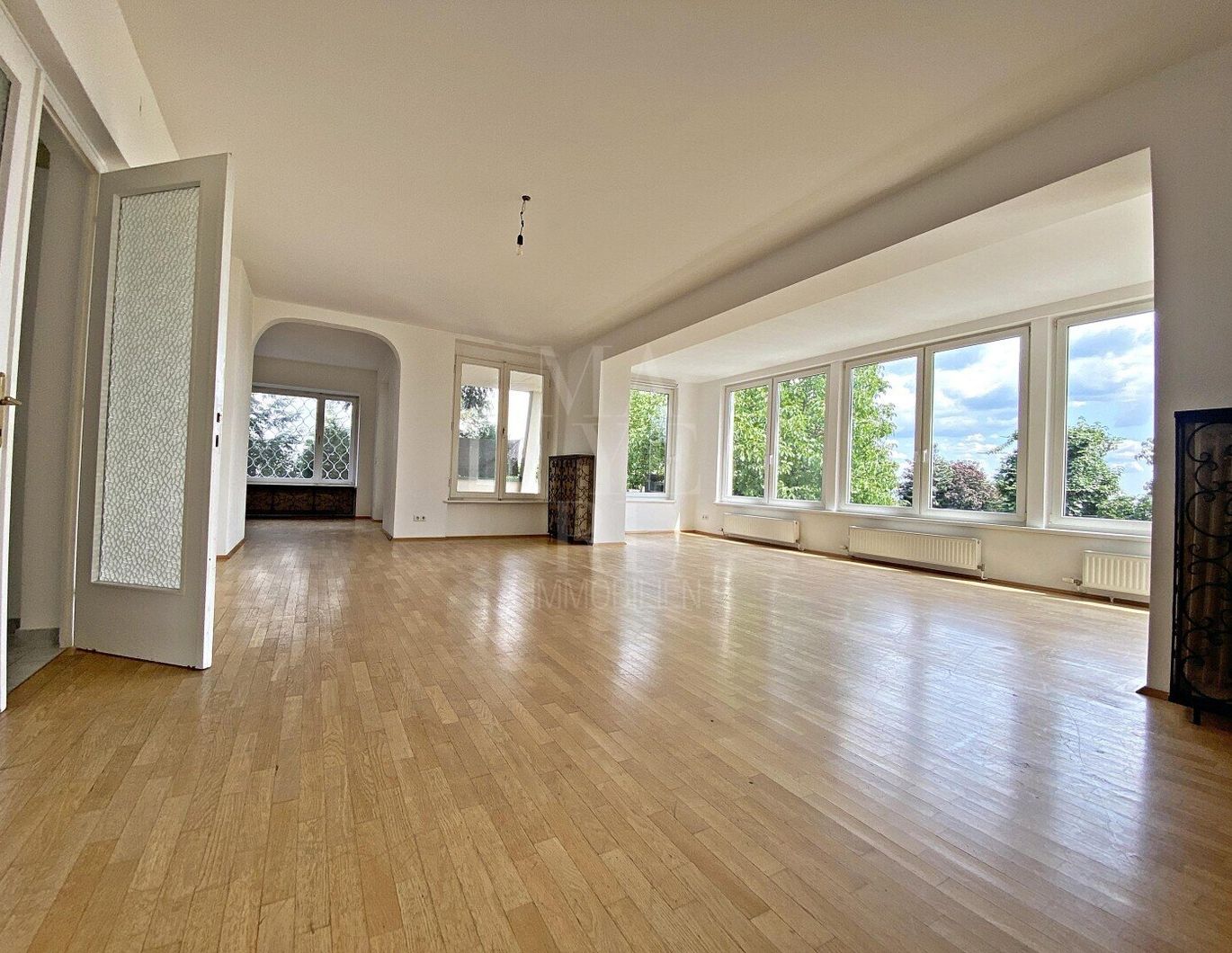 SCHÖNES EINFAMILIENHAUS MIT POOL, TOLLER BLICK, GARAGE & GARTEN