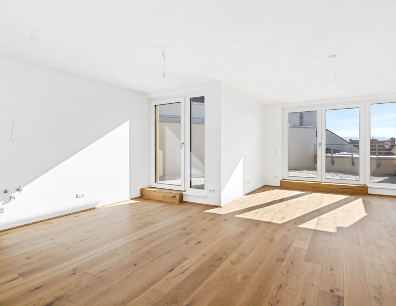 Wunderschöner Erstbezug! Lichtdurchflutete 4-Zimmer-Dachgeschoßwohnung | Tischlerküche | Zwei Bäder | Klimaanlage | Terrasse mit Weitblick und Privatsphäre | Tiefgarage