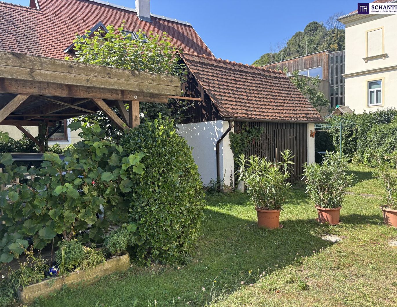 ++HOCHPARTERREWOHNUNG mit GARTENANTEIL in in RUHIGER STRASSGANGER-LAGE++ GARTENNUTZUNG ca. 280m², CARPORT++ LEICHT SANIERUNGSBEDÜRFTIG++