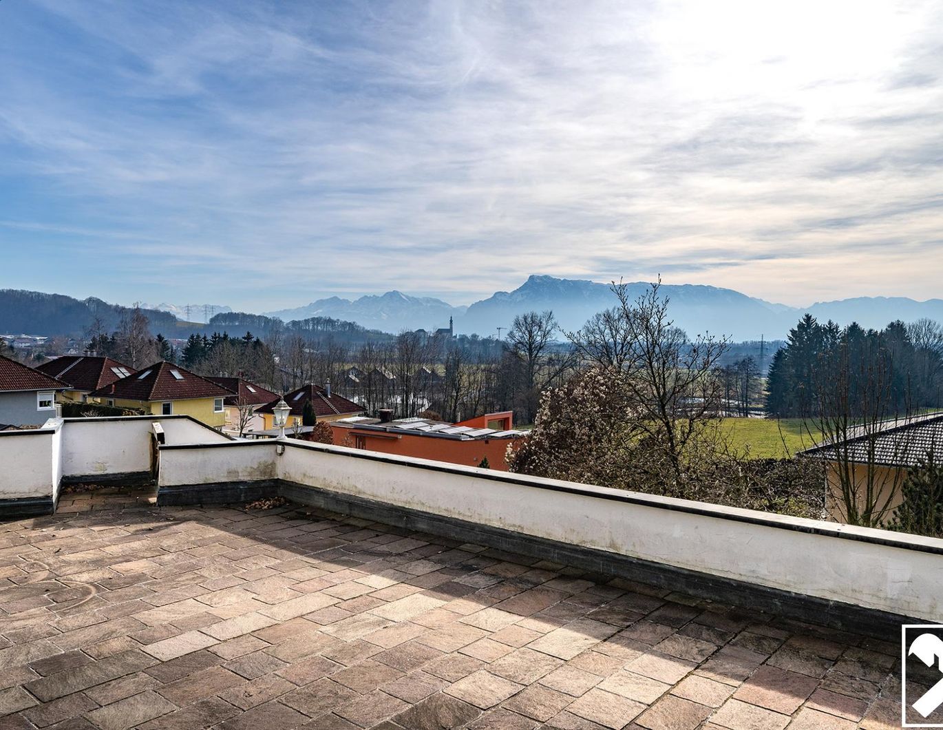 Bergblick: Großzügige Liegenschaft mit Potential