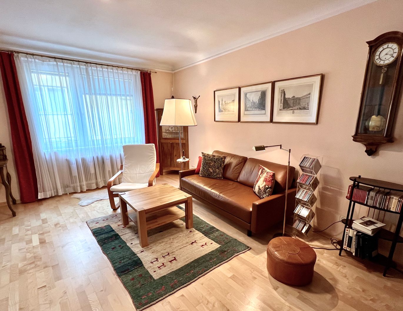 Privat: Vollmöbliertes Apartment mit Gartenblick in Oberdöbling-Furnished Apartment in Top Location