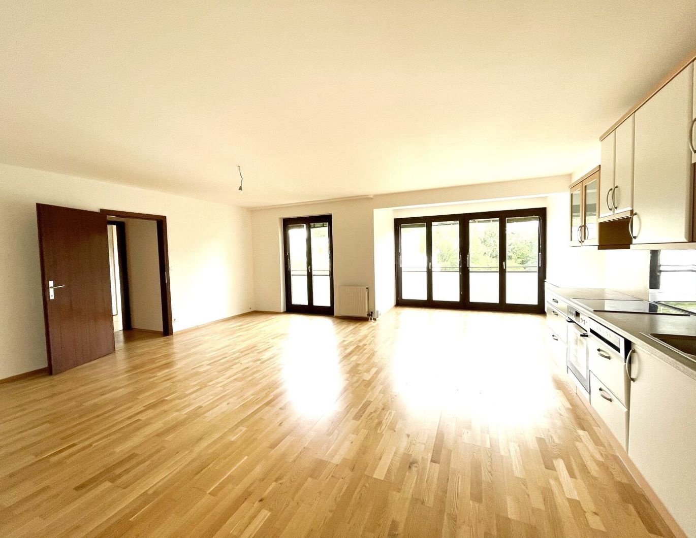 Eigenwillig geschnittene Singlewohnung beim Dehnepark, 1140 Wien!