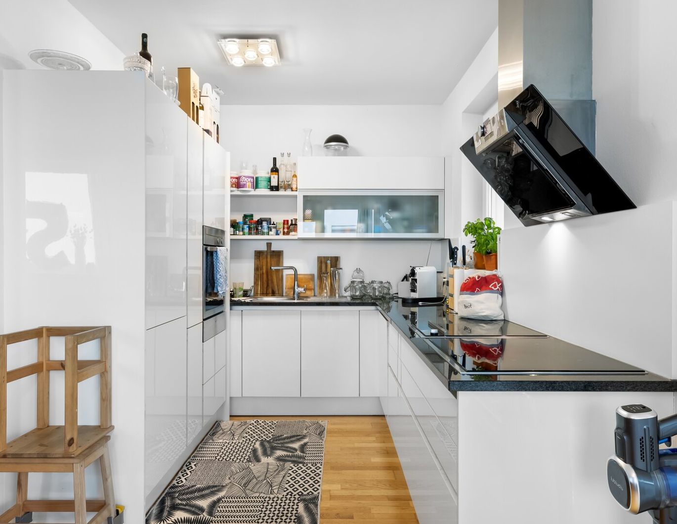 Sommerangebot - Neuwertige große Eigentumswohnung mit großzügiger Terrasse und inklusive Tiefgarage!