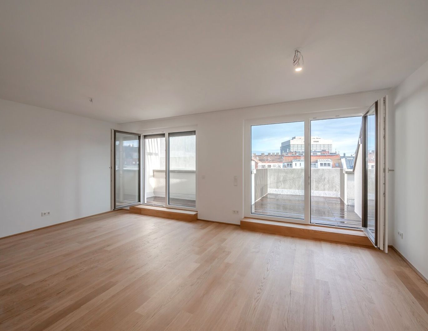 EDUART-Die Kunst des Wohnens: Hochwertiger 3-Zimmer DG-ZWEITBEZUG mit ca. 15m² Balkon! (10/19)