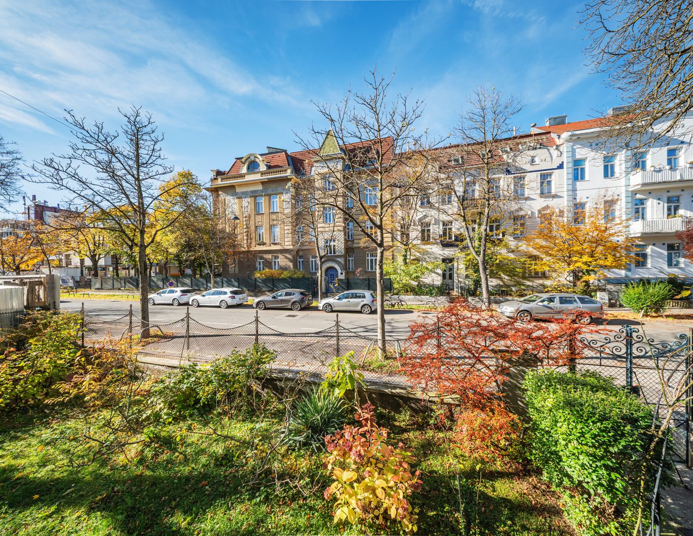 Renovierungsbedürftige Altbauwohnung in Bestlage von Ober St. Veit