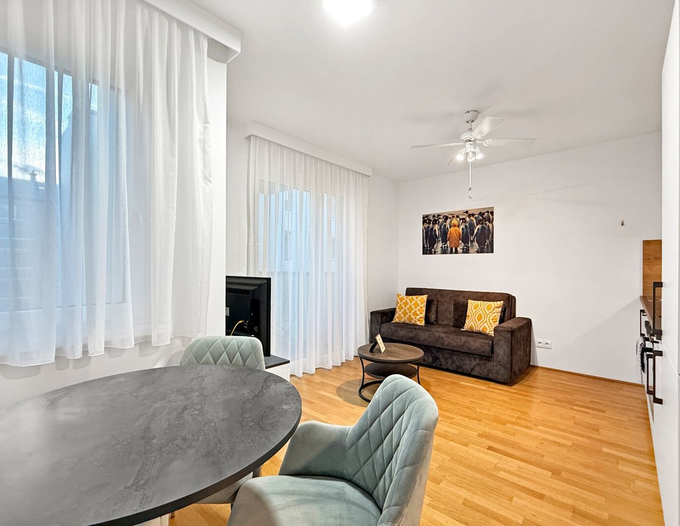 Airbnb | 2-Zimmer Wohnung im 5. Obergeschoss | Voll möbliert in 1100 Wien