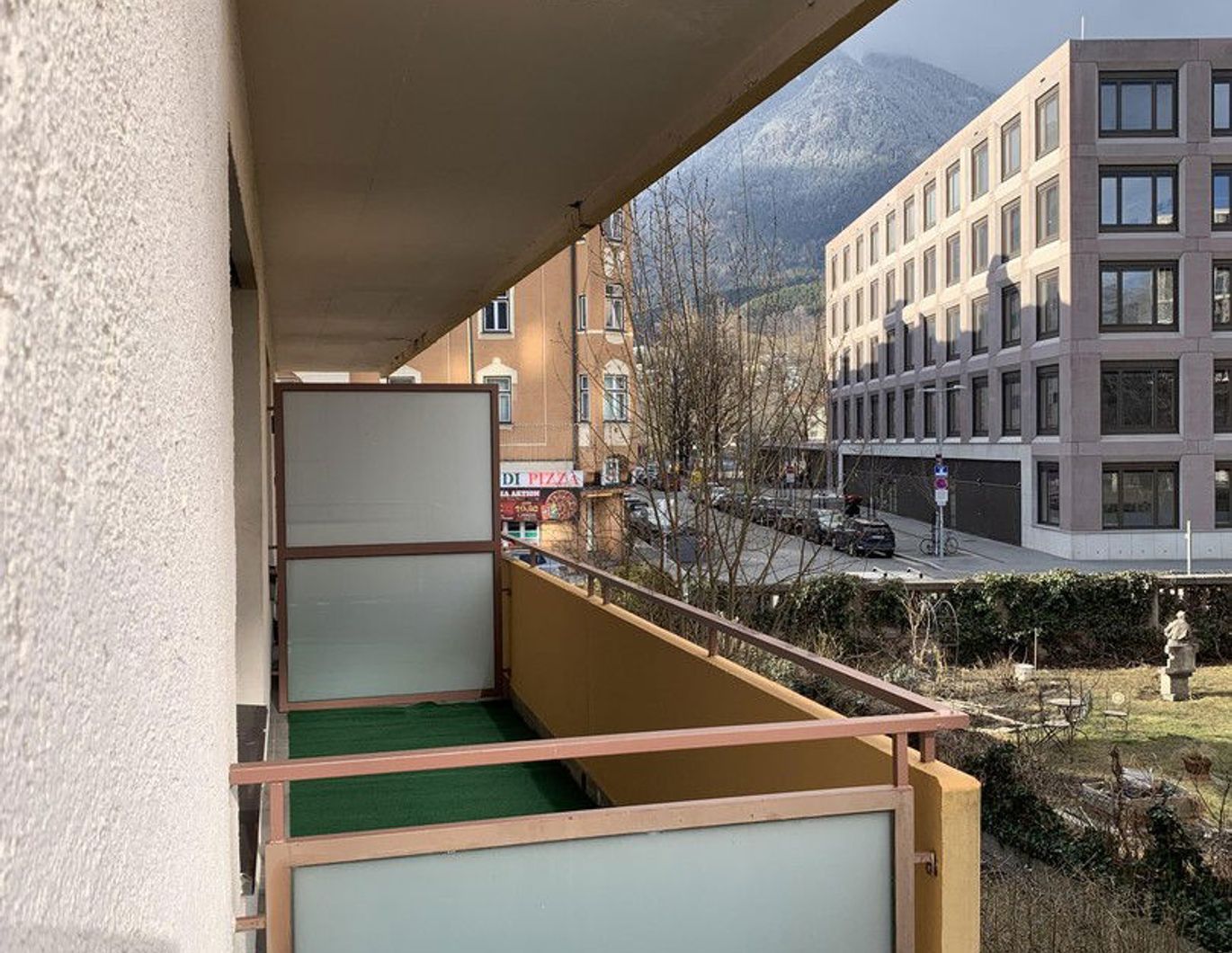 Top-Lage Garconniere 30 qm Innsbruck Klinik / Hauptuni mit großem Balkon