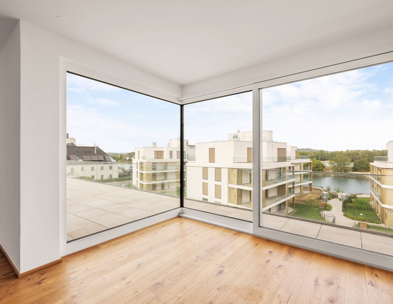 Penthouse direkt am Wasser - 230m2 Terrasse! TOP HIT von der Sonne geküsst inkl. Wellness