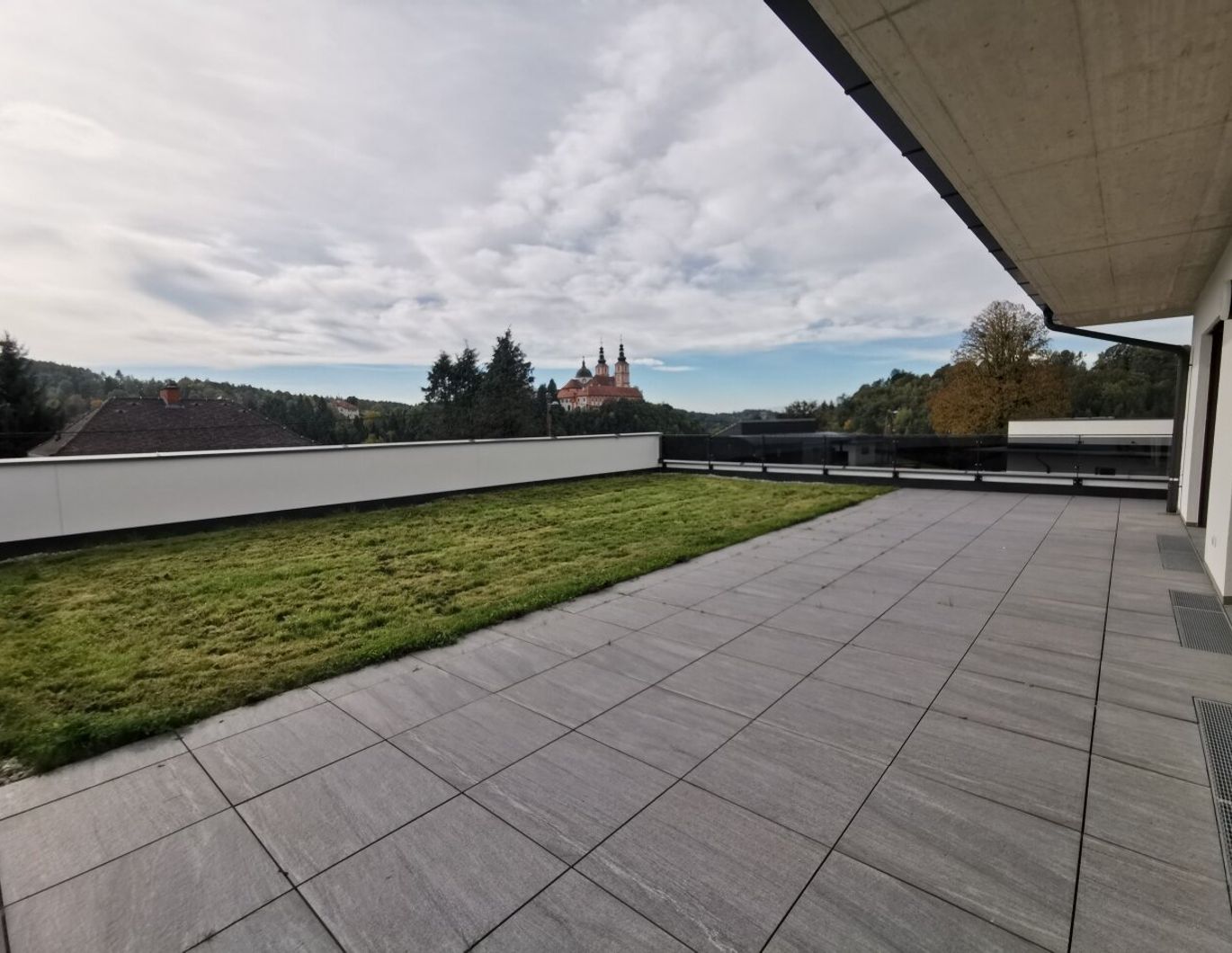 Erstbezug: Luxuriöse 3-Zimmer-Gartenwohnung mit Südwestterrasse nahe der Mariatroster Basilika! SONDERAKTION: 35 % Anzahlung - Restkaufpreis in 5 Jahren