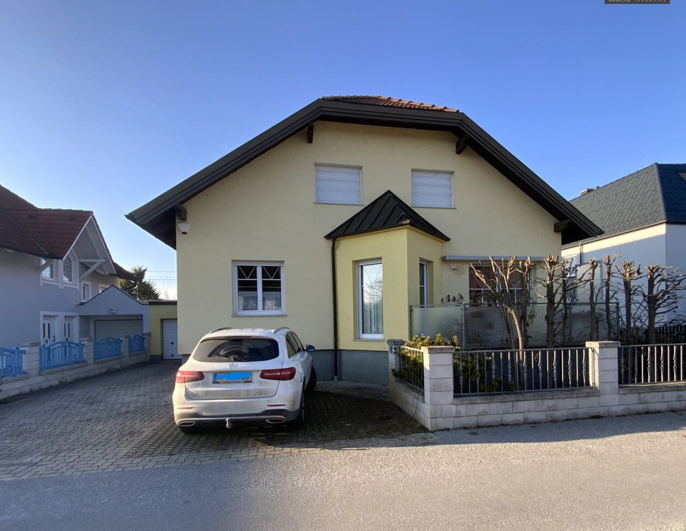 **Schönes und großzügiges Einfamilienhaus mit Schwimmteich**