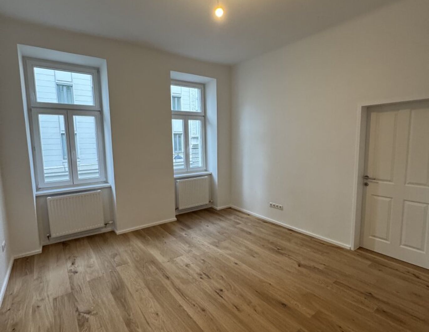 Sanierte, helle, perfekt geschnittene 2-Zimmer-Wohnung nähe Siebenbrunnenplatz