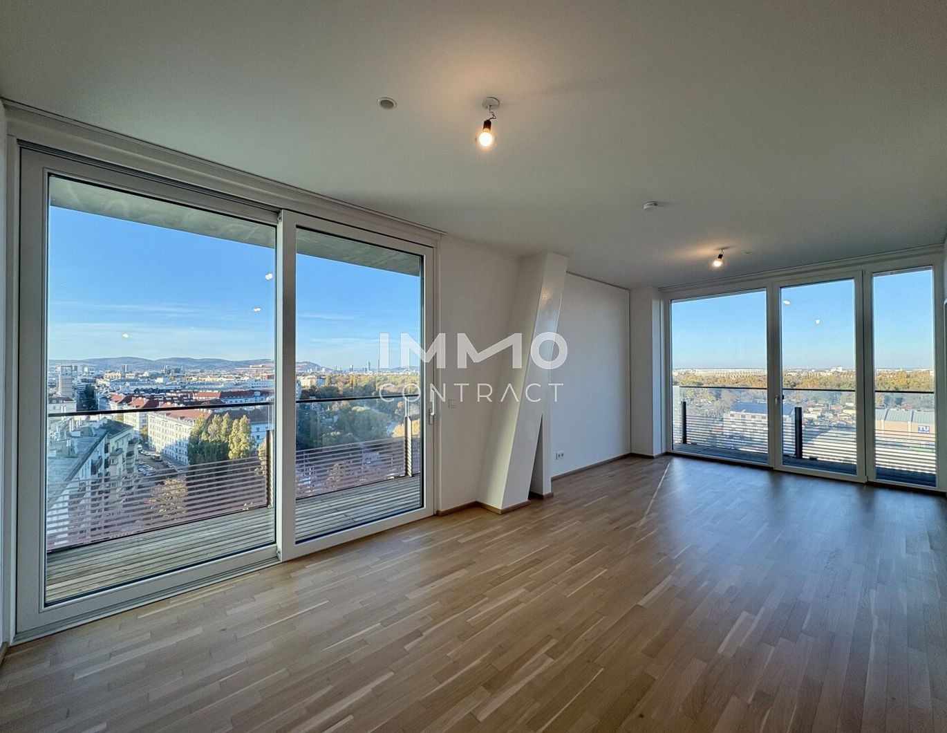 TOP-Ausblick: City mit Stephansdom, Donaukanal, Prater. Concierge, Party & BBQ Lounge, Pool usw.