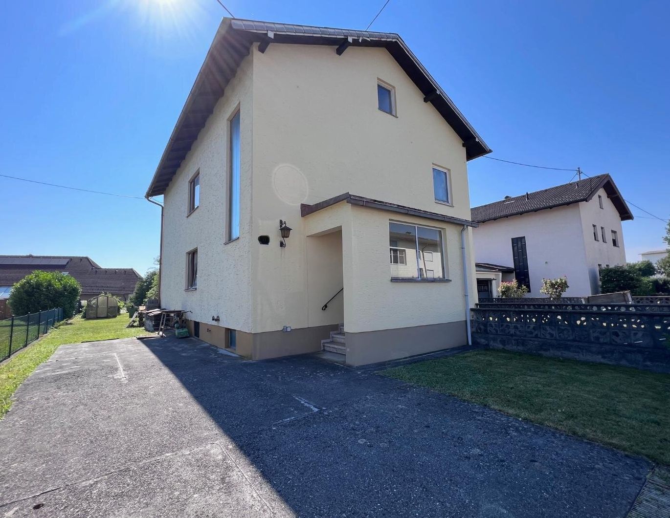 Sanierungsbedürftiges Zweifamilienhaus in Gunskirchen, ruhig gelegen