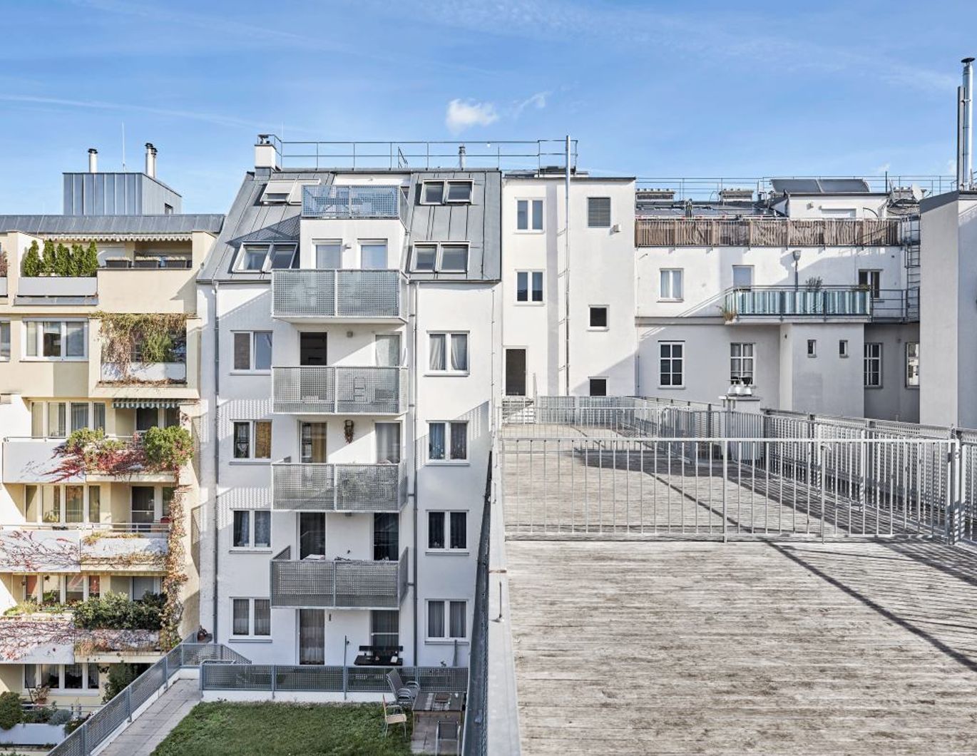 Große Terrasse im Innenhof, schön aufgeteilte 2-Zimmer Neubauwohnung