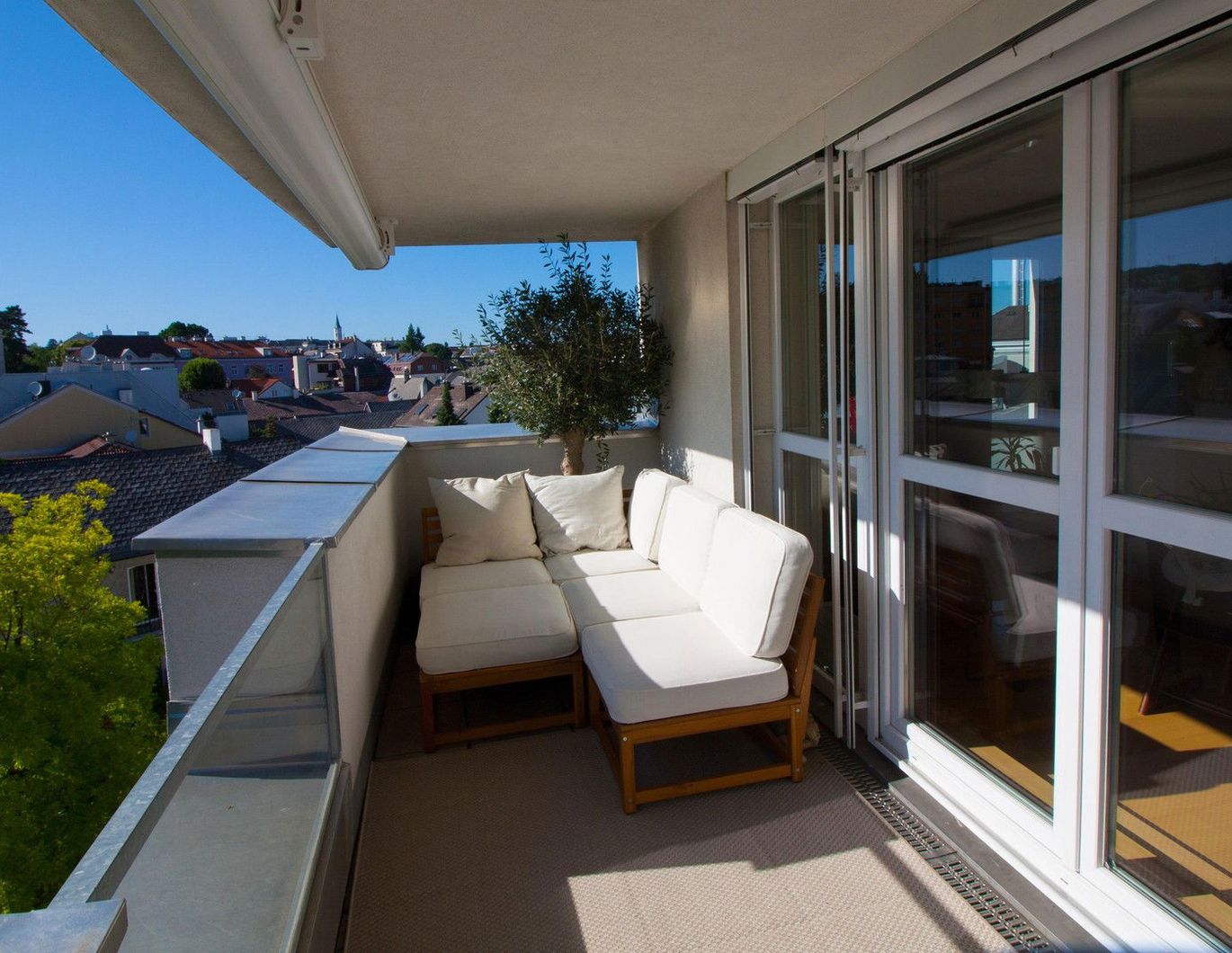 Lichtdurchflutete Maisonette mit Loggia im Zentrum von Klosterneuburg